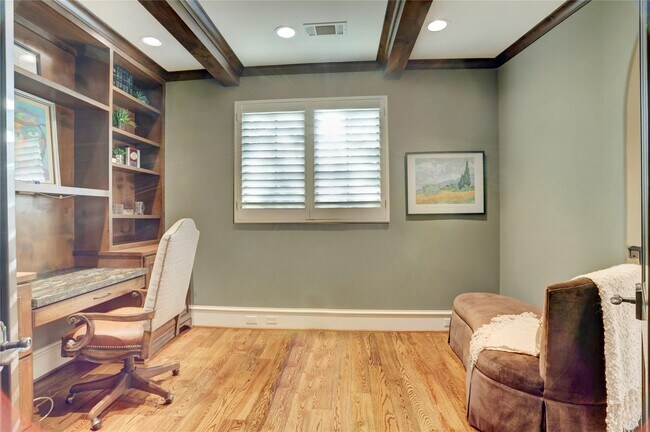 Building Photo - 5015 Jason St