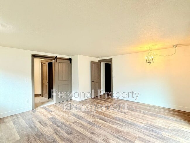 Building Photo - 16205 NE Leaper Rd