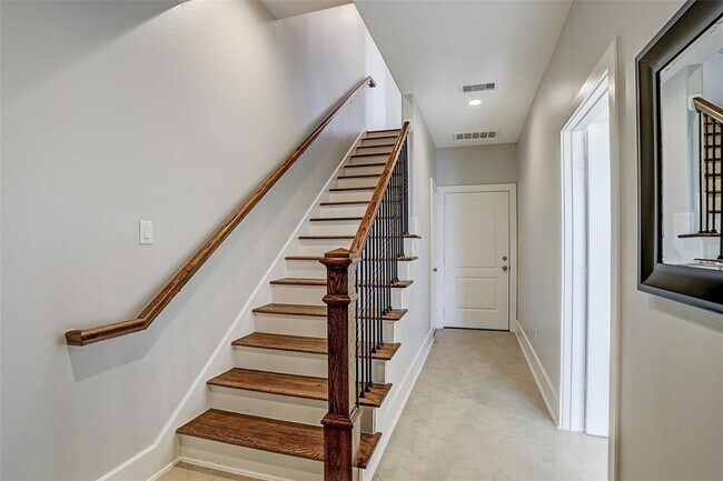 Building Photo - 2020 McGowen St