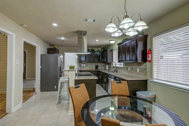 Building Photo - 6614 Winkleman Rd