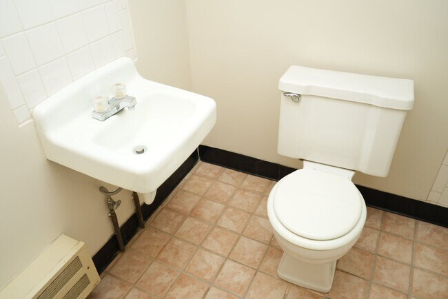 Building Photo - 109 Piedmont Ave N