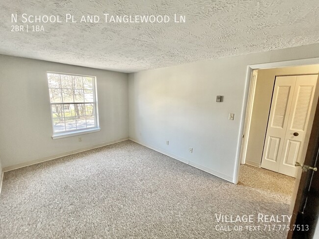 Building Photo - 307 N School Pl