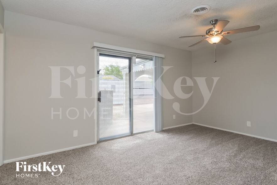 Building Photo - 4071 Oakhill Ave