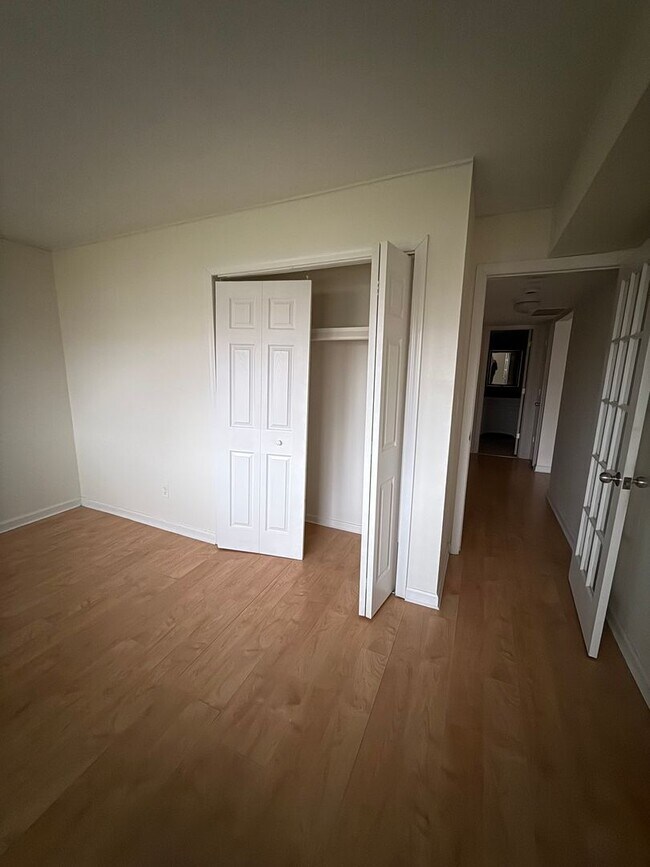 Building Photo - 22 Avon Dr