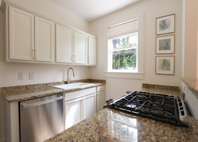 Building Photo - 1572 Overton Park Ave