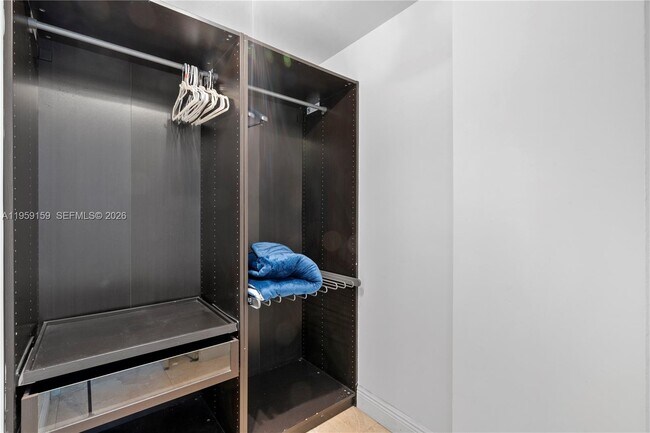 Building Photo - 185 SE 14th Terrace