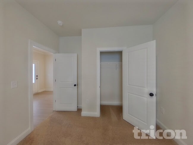 Building Photo - 7121 Jerimoth Dr