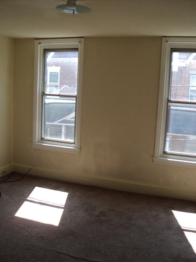 Building Photo - 25 E Bringhurst St