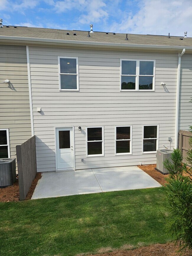 Building Photo - 125 Priestwood Ln