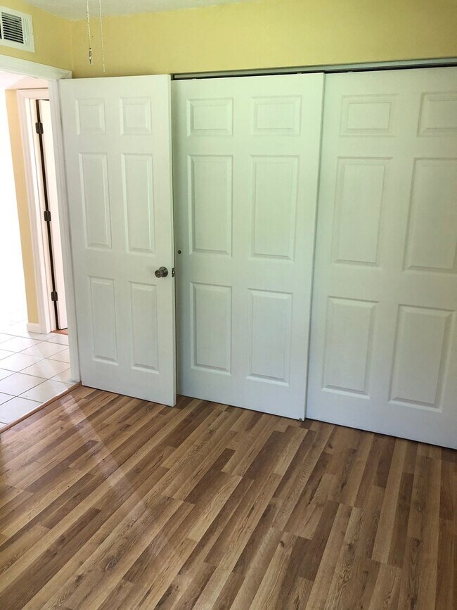 Building Photo - Great home in West Park off of Newberry Road.