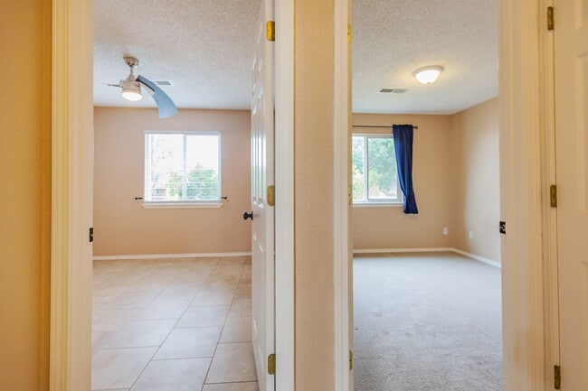 Building Photo - 3 Bedroom 2 Bath Home