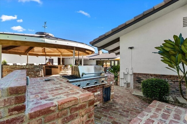 Building Photo - 48731 San Vicente St