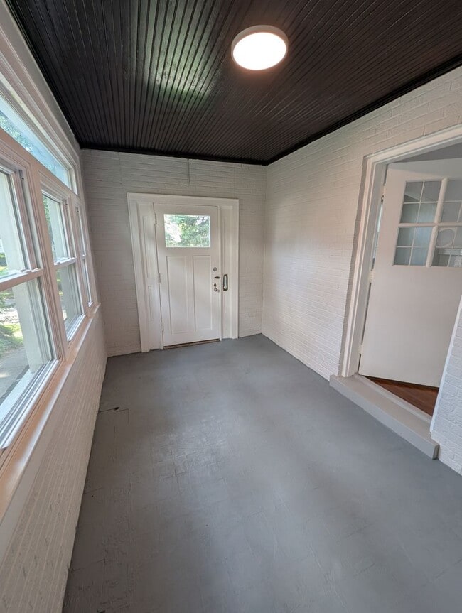 Building Photo - Beautifully renovated 2 bedroom house with new kitchen, bathroom and 2 car garage.