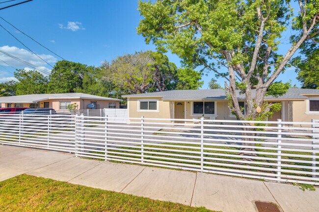 Building Photo - 16201 NW 39th Ct