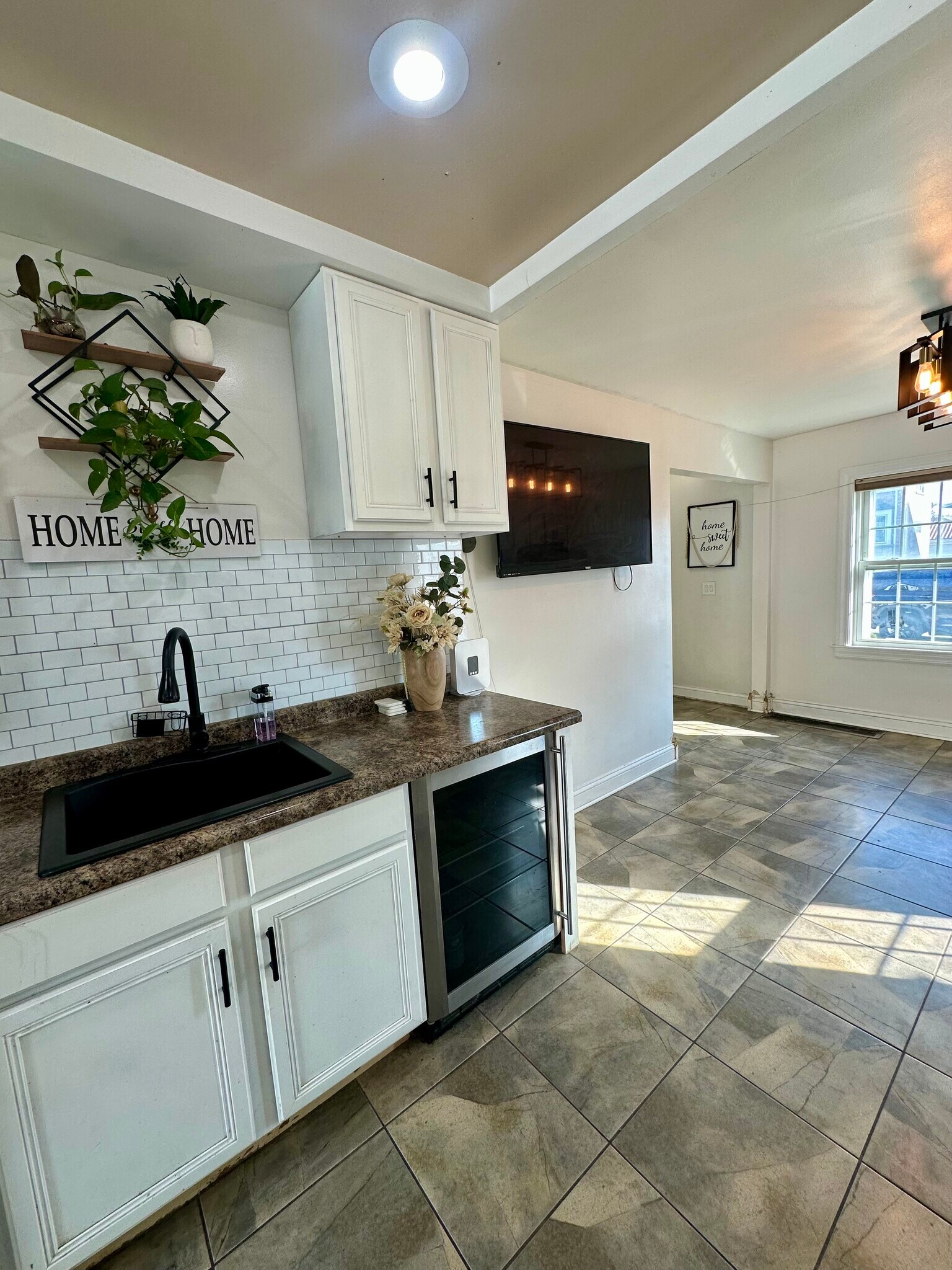 Building Photo - 7802 W Victoria St