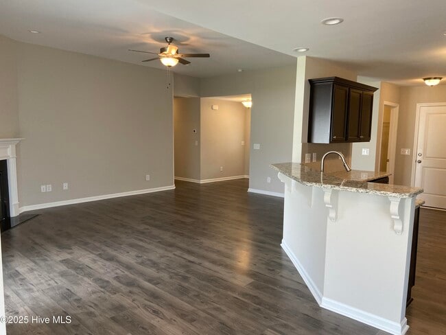 Building Photo - 620 Moonstone Ct