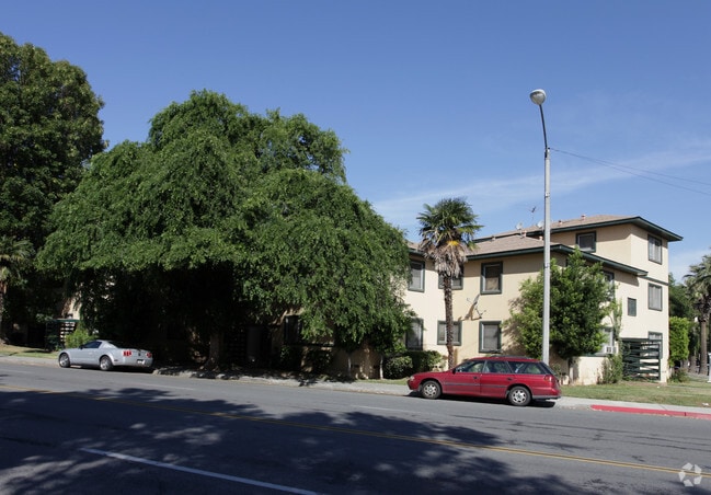 Building Photo - The Riverside Town House