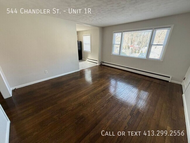 Building Photo - 544 Chandler St