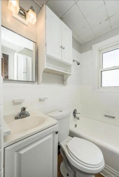 Building Photo - 10071 Diamond Dr