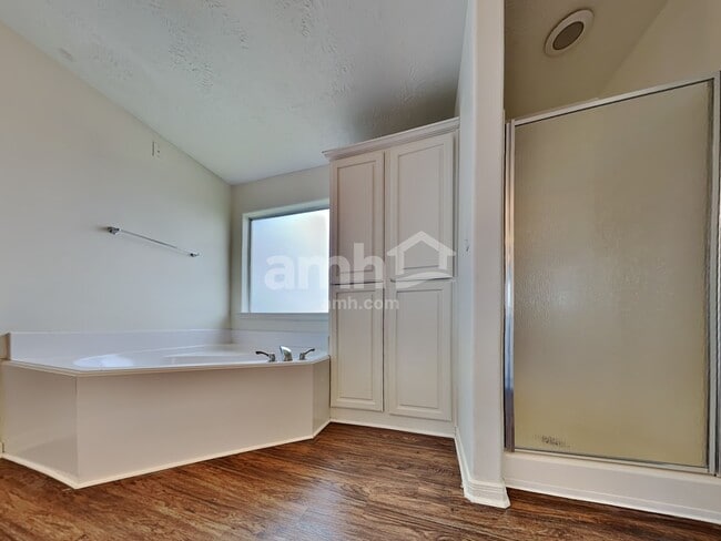 Building Photo - 9116 Dolphin Cir