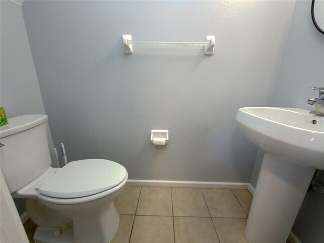 Building Photo - 824 Padua Ln