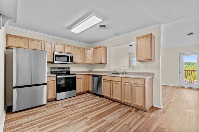Building Photo - 2 Bedroom, 2 Bath Townhouse for Rent in Kn...
