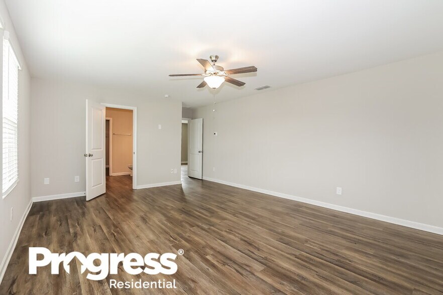 Building Photo - 3780 Place Dr
