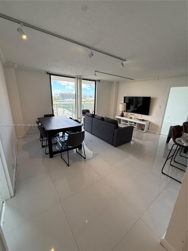 Building Photo - 13499 Biscayne Blvd