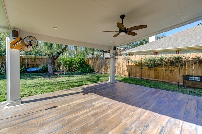 Building Photo - 115 Crimson Bay Dr