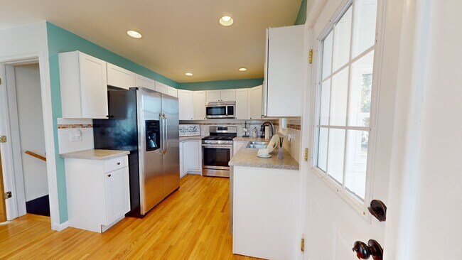 Kitchen - 2600 Xylon Ave S