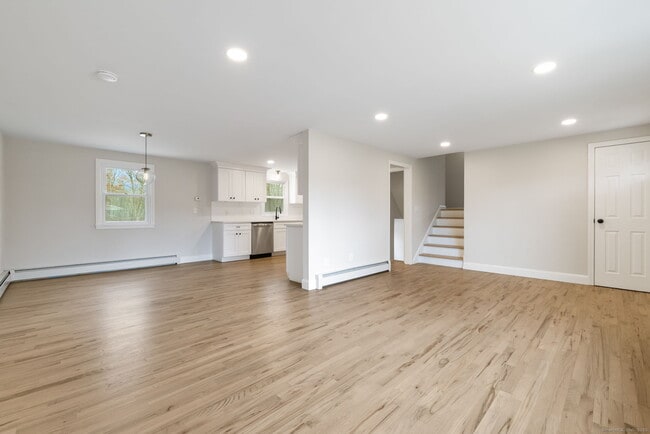 Building Photo - 410 S Stone St