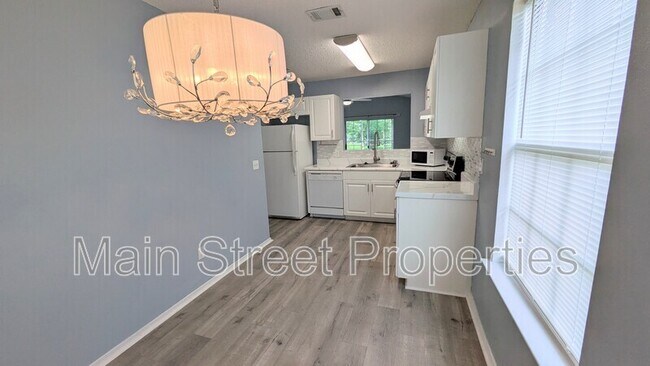 Building Photo - 2466 Redoubt Ave