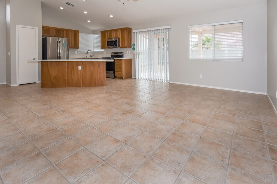 Building Photo - 2407 Tropical Sands Ave