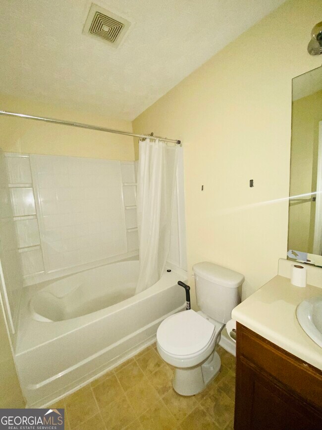 Building Photo - 8101 Fairington Ridge Cir