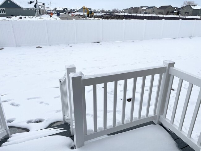 Building Photo - GORGEOUS Home