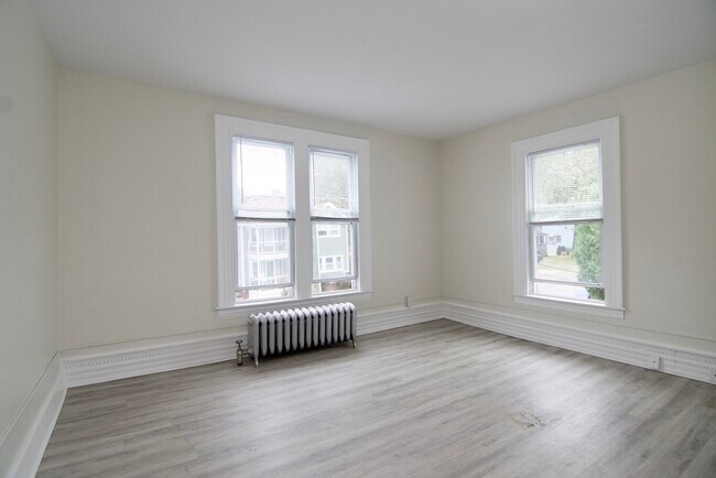 Building Photo - 58 Howes St