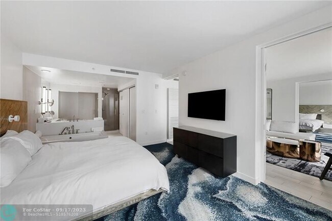 Building Photo - 3101 Bayshore Dr