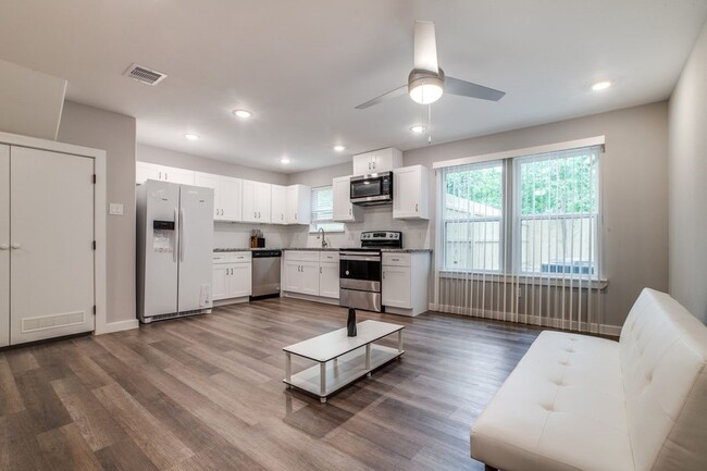 Building Photo - 5705 Breland St