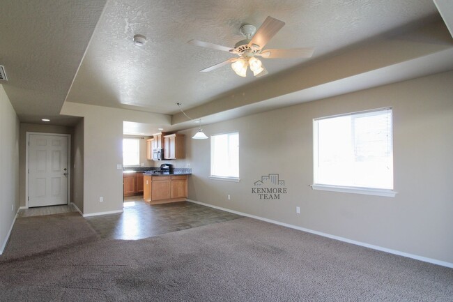 Building Photo - 6101 Turf Paradise Dr