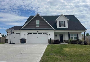 Building Photo - 5220 Thruway Rd