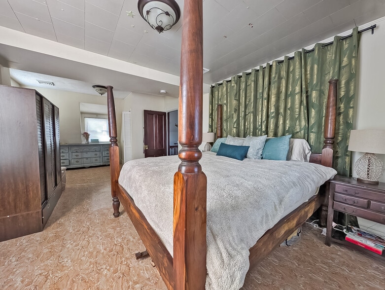 Building Photo - 15 Rosseter St