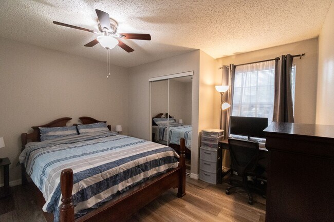 Building Photo - Windsor Park #313