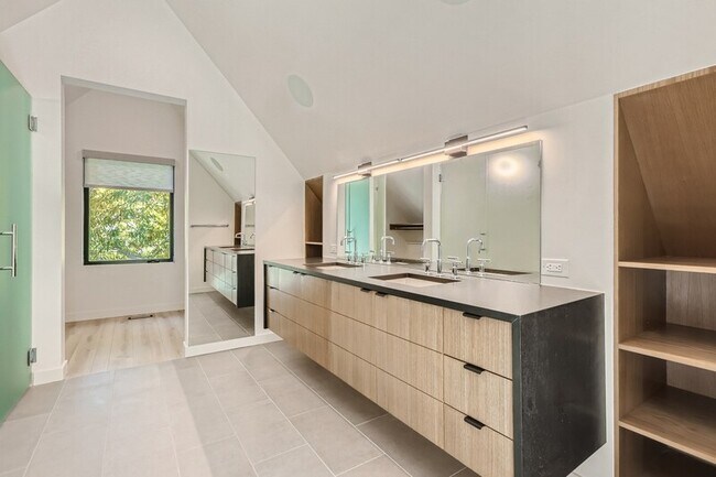 Building Photo - 3229 Quivas St