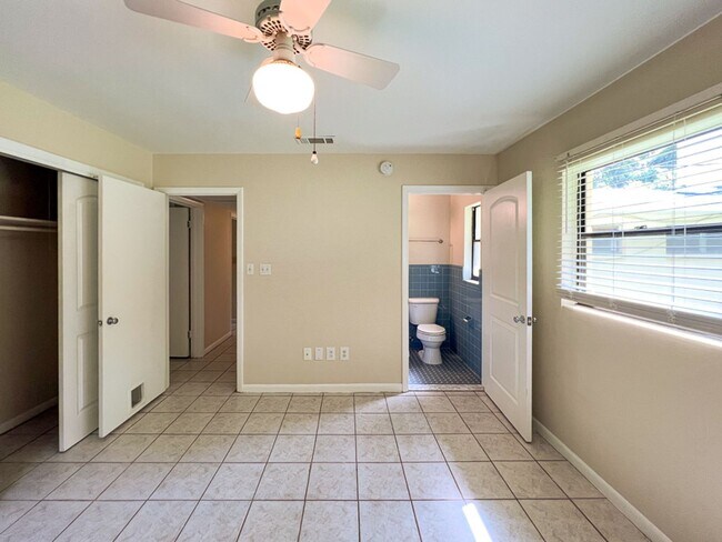 Building Photo - 4BR/3BA with Detached Garage Conversion Available Mid August! *Application Pending*