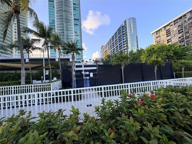 Building Photo - 2101 Brickell Ave