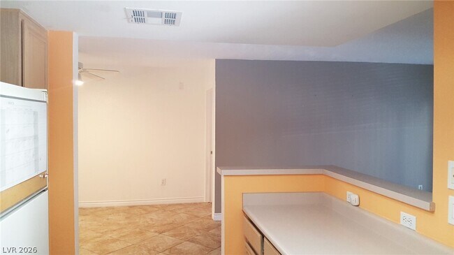 Building Photo - 8070 W Russell Rd