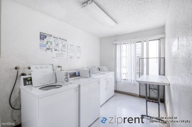 Building Photo - 1 br, 1 bath Condo - 515 North Jackson Str...