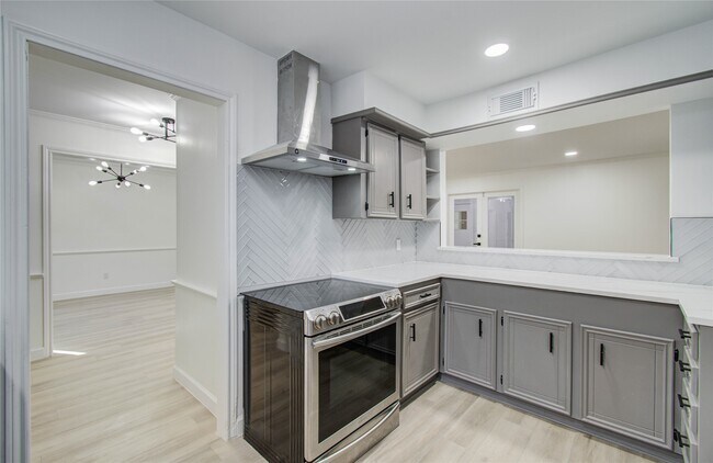 Building Photo - 1888 Saxony Ln