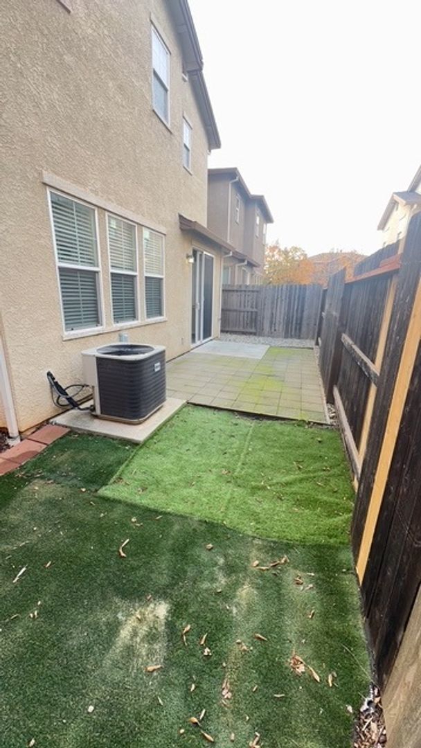 Building Photo - Shasta View Gardens Home - AVAILABLE for Move In