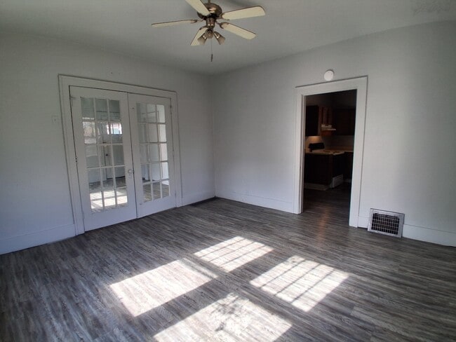 Building Photo - 1901 Smith Ave